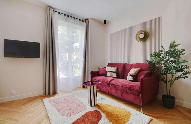 Beautiful apartment near the Eiffel Tower