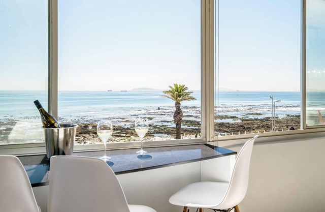 Beautiful Apartment walking Distance to the Ocean (Atlantic Views)