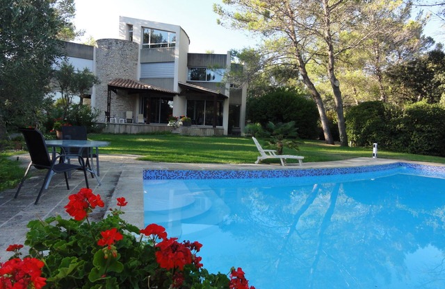 Beautiful architect-designed house set in wooded grounds around a large swimming pool