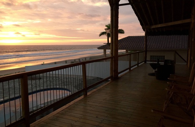 Beautiful beach house for the whole family. Unbelievable view of sunsets