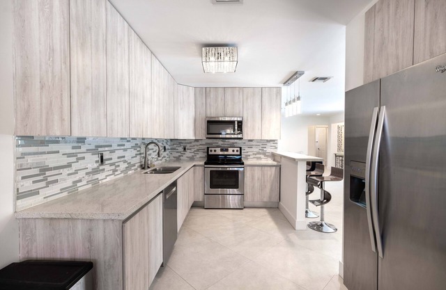 Beautiful beach house minutes from top Ft Lauderdale beaches