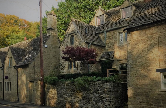 Beautiful Bibury Cotswold Stone Cottage Riverside Grade II listed 6ppl