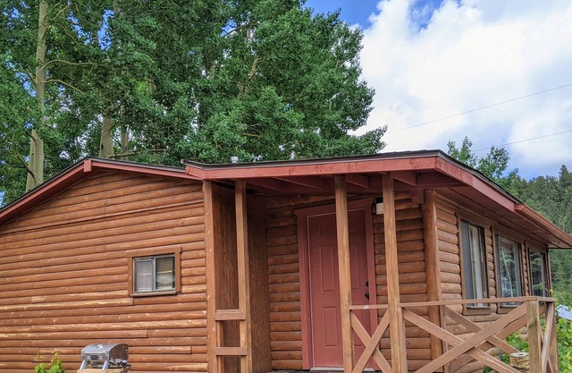 Beautiful Cabin in a Campground! Gorgeous views of the Wet Mountains