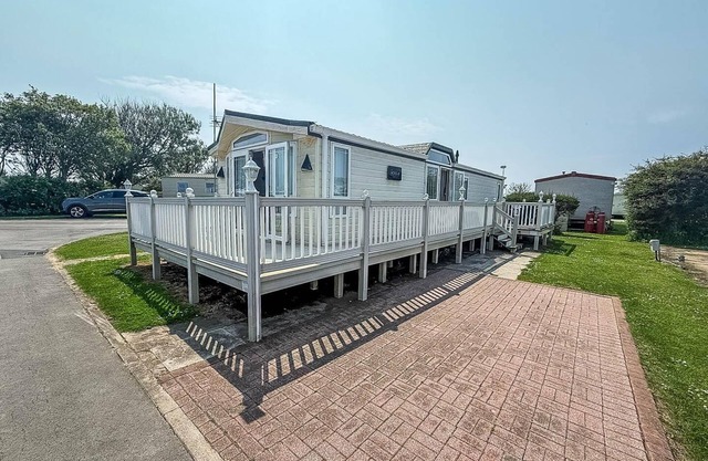 Beautiful caravan for hire at Skipsea Sands Holiday Park ref 41098SF