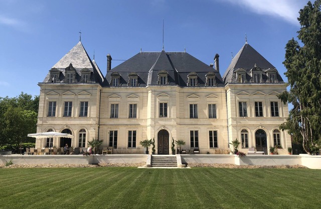 Beautiful Château between Bordeaux Cognac and Saint Emilion
