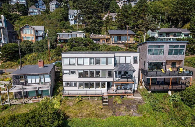 Beautiful Coastal View, Overlooking Oceanside Beach State Park, New Décor and Furnishings Throughout