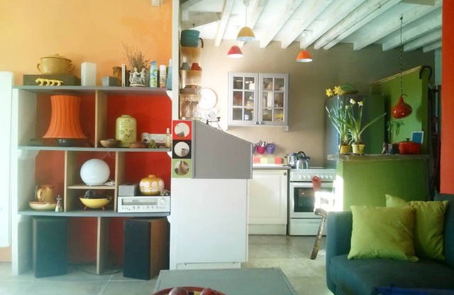 Beautiful, colorful house with pool on the outskirts of a village. Privacy guaranteed.