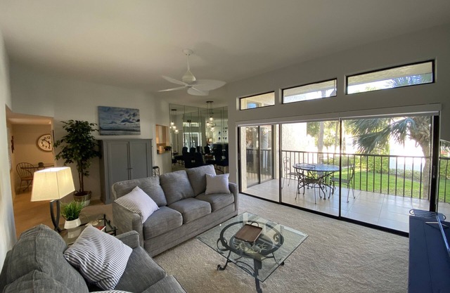 Beautiful Condo in Pelican Bay, Valencia