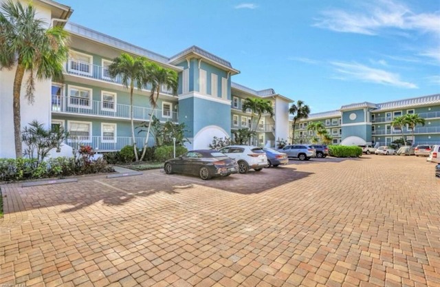 Beautiful Condo on Naples Bay
