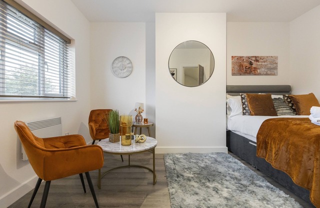 Beautiful-Cosy-King sized bed Flat
