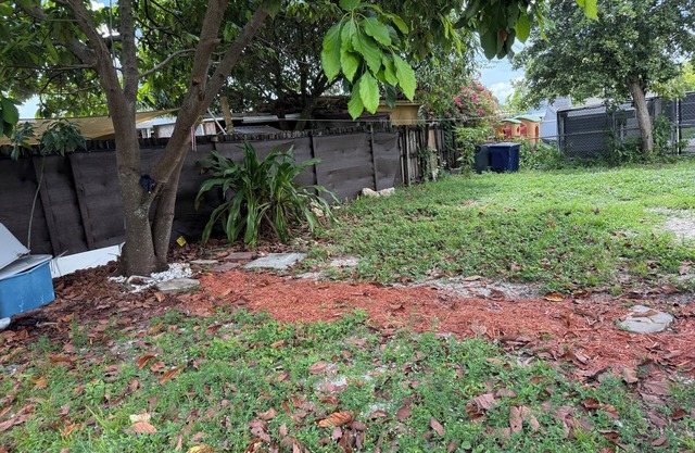 Beautiful cottage 2 bedroom apartment with AC in vibrant Hialeah