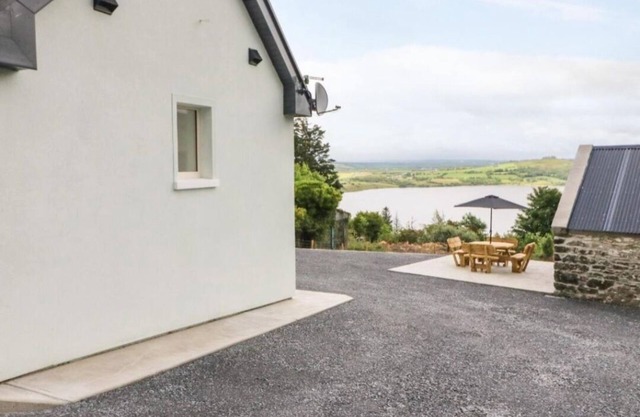 Beautiful cottage in a tranquil location with stunning views, close to Killarney