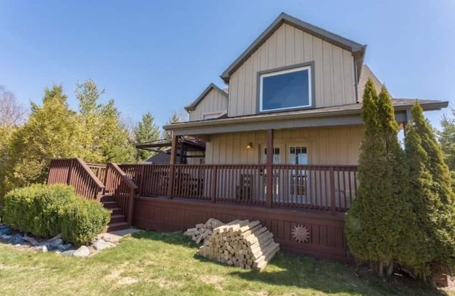 Beautiful Cottage w/Hot Tub by Grand Bend