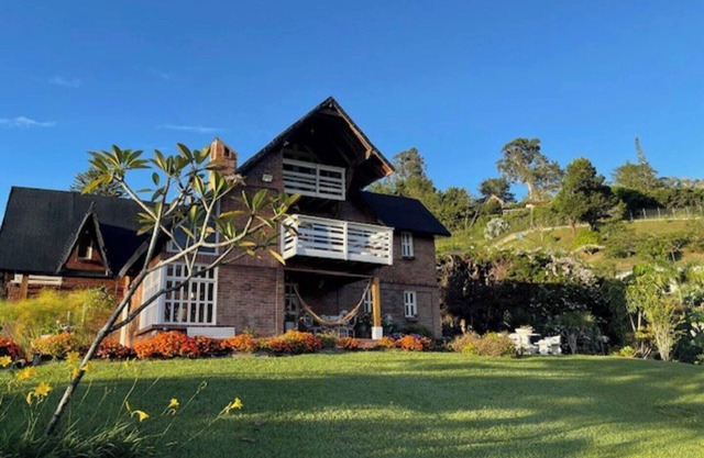 Beautiful country house just a few minutes walk away from the lake Calima