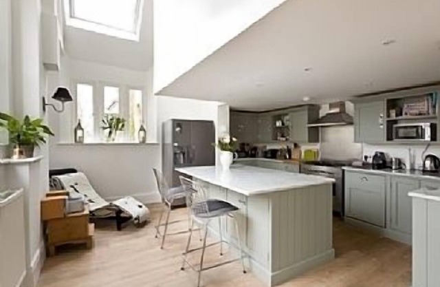 Beautiful Country House, Period Features, Modern Decor, Great Entertaining Space