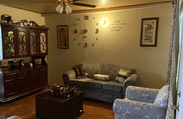 Beautiful, Cozy and relaxing 3bedroom suites home away from home in Kingston