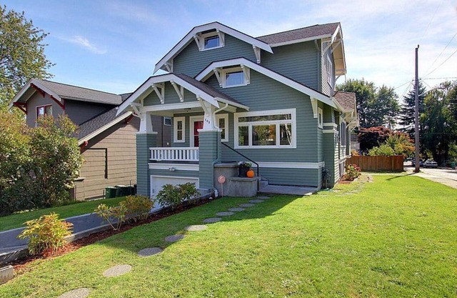 Beautiful Craftsman with Off-street parking, EV charger, Yard + Dogs OK!