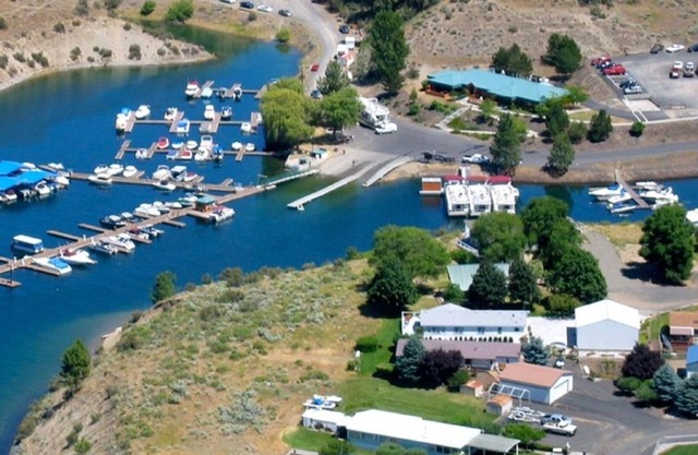 Beautiful Custom Home at Lake Roosevelt 2 Private Acres! Awesome Views! 12+