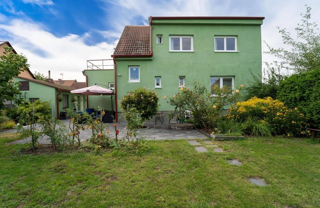 Beautiful private villa for 5 people with WIFI, TV, terrace, pets allowed and parking