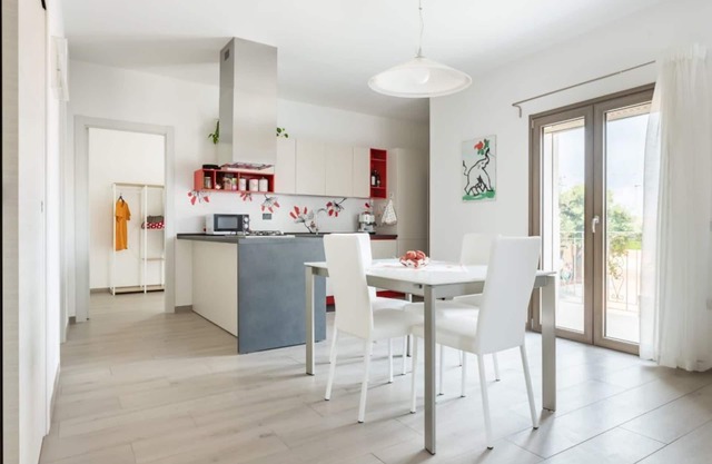 Beautiful design house at 10 mins from the beach