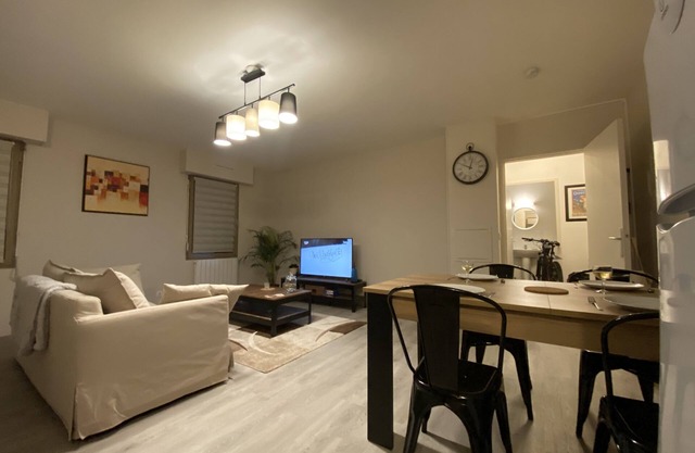 BEAUTIFUL F2 COZY HYPER CENTER CITY HOTEL WITH PARKING