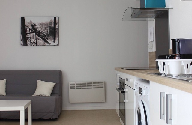 Beautiful F2 modern terrace 10m2 PMR access (handicap) - closed courtyard private parking