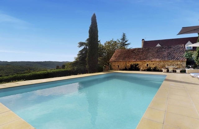 Beautiful farmhouse, adjoining cottage and swimming pool with lovely views