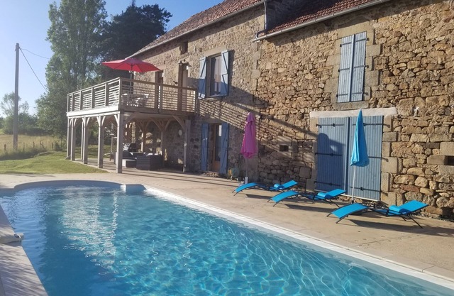 Beautiful Farmhouse in Dordogne Valley, large private Heated Pool, amazing views