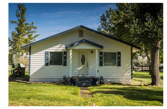 Beautiful Farmhouse in Parklike Setting