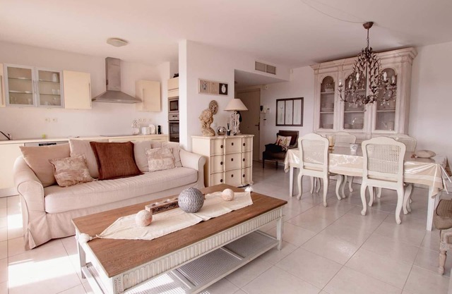 Beautiful apartment on the hills with sea view