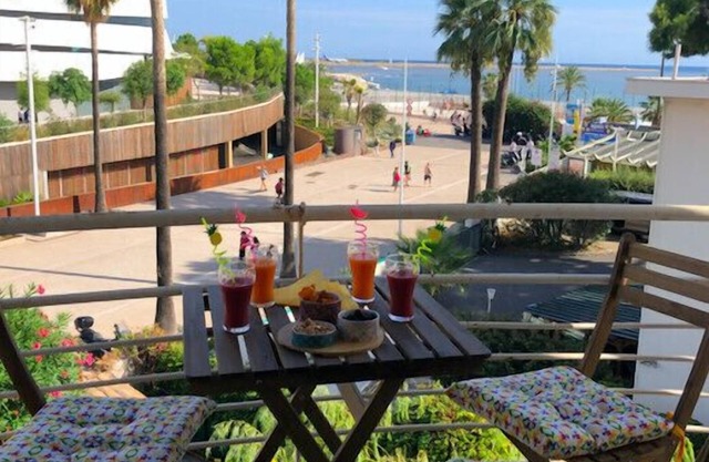 Beautiful flat with balcony and sea view