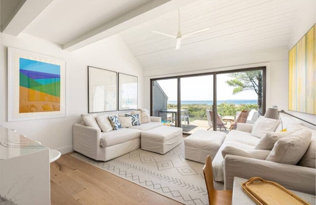 Beautiful Fully Renovated 4bed/4bath Waterfront Condo on Lake Michigan