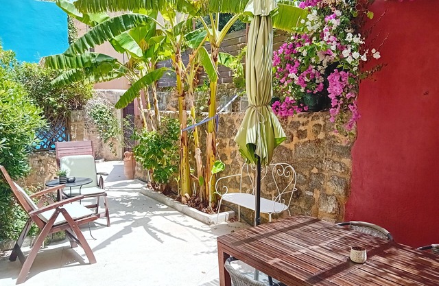 Beautiful Garden, Entire Home in the Old Town