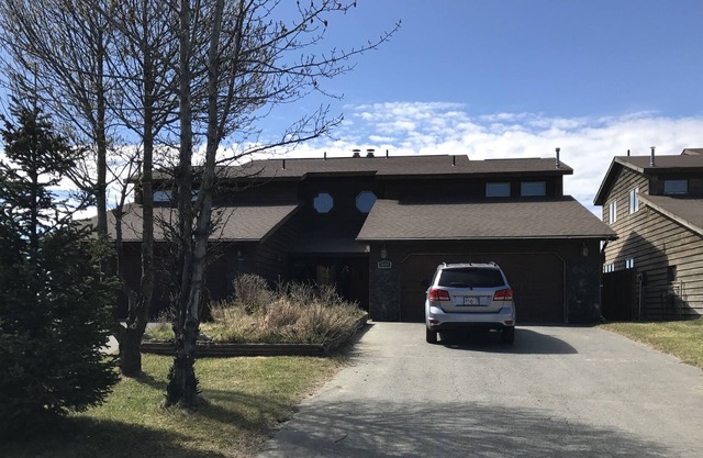 Beautiful getaway located on the bluff with the ocean as your backyard!
