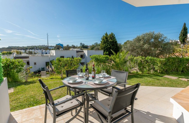 Beautiful Ground floor South Facing APT 2 bed 2 bath with Free WIFI Uk TV!