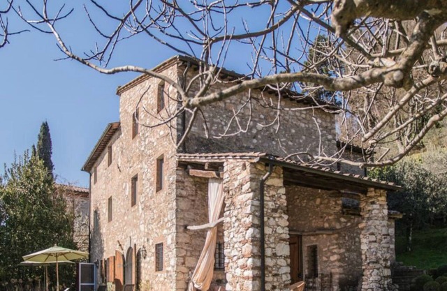 Beautiful Hillside Tuscan Vacation Residence