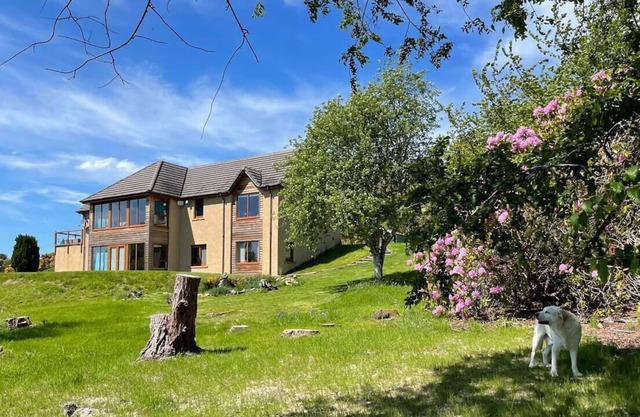 Beautiful Hillside Apartment near Elgin, Scotland