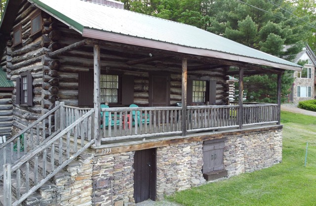 Beautiful Historic Cabin directly on Alpine Lake!