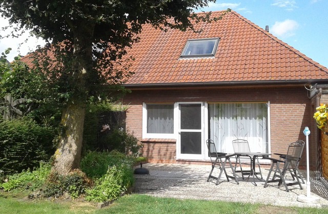 Beautiful holiday home Sonnenwinkel for 4 people + dog near the dike