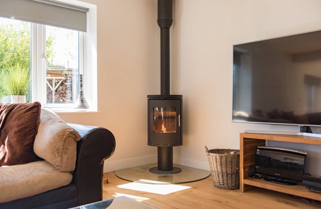 Beautiful holiday home sleeping 8 with parking and huge garden in Deal, minutes from the beach