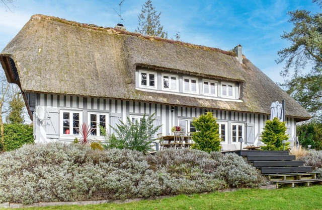 Beautiful home in Le Breuil-en-Auge