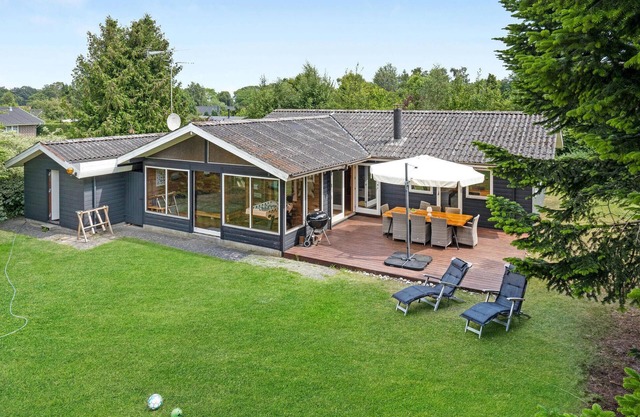 Beautiful home in Dronningmølle