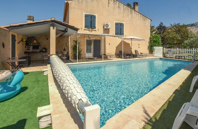 Beautiful home in Les Taillades
