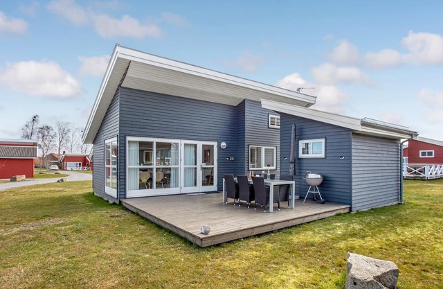 Beautiful home in Gudhjem with WiFi