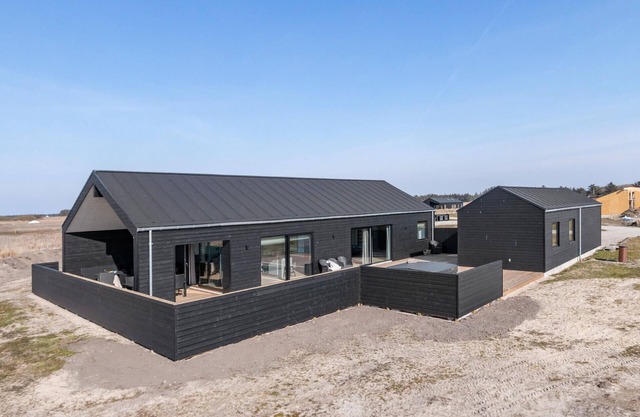 Beautiful home in Løkken with WiFi