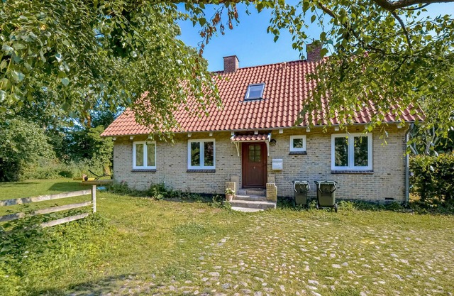 Beautiful home in Rønde with kitchen