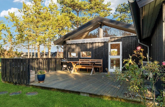 Beautiful home in Samsø with kitchen