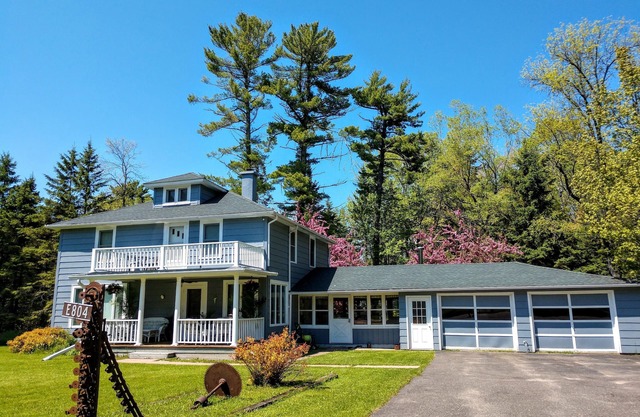 Beautiful home on Madeline Island summer specials