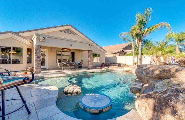 Beautiful Home with Private- Resort-like Swimming Pool & Spa in Augusta Ranch