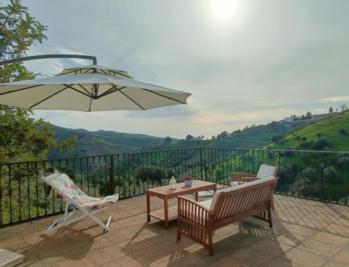 Beautiful House with Large Terrace and Sea View, 25 minutes from Malaga